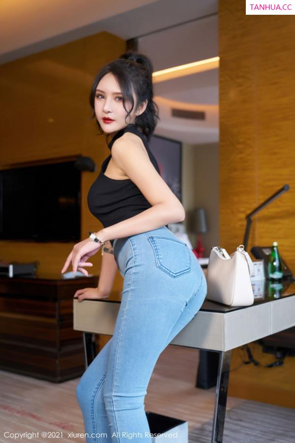 SOLO-尹菲  [XiuRen]高清写真图 2021.09.22 No.3976 Emily尹菲第12张图片